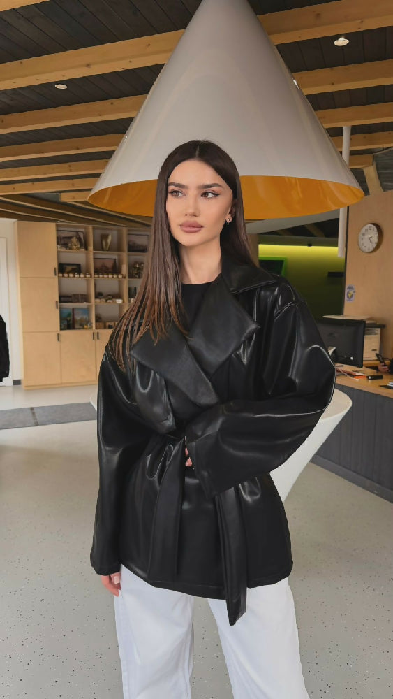 Trench court en cuir