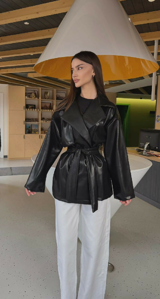 Trench court en cuir