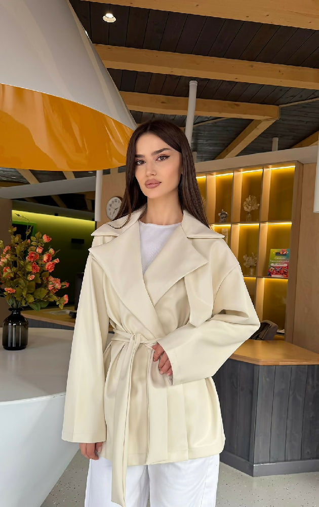 Trench court en cuir