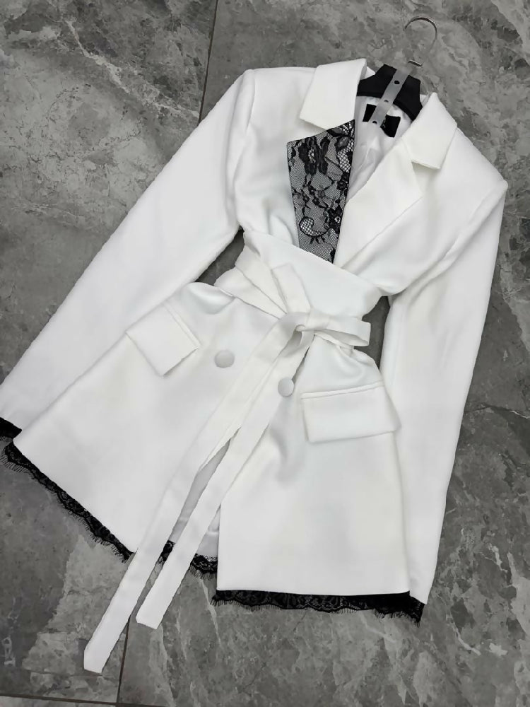 Blazer dentelle ceinturé