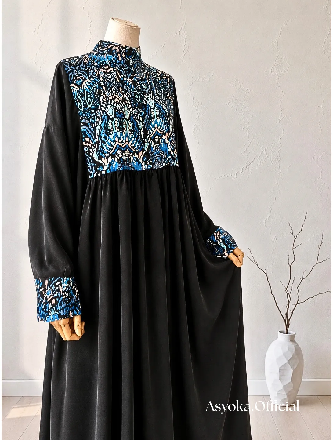 Wide abaya